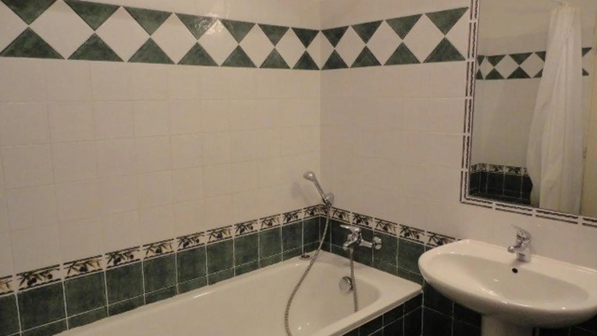 Studio Cosy Avec Piscine Au Coeur Du Plateau De Valensole - Fr-1-822-13 Brunet 0*,